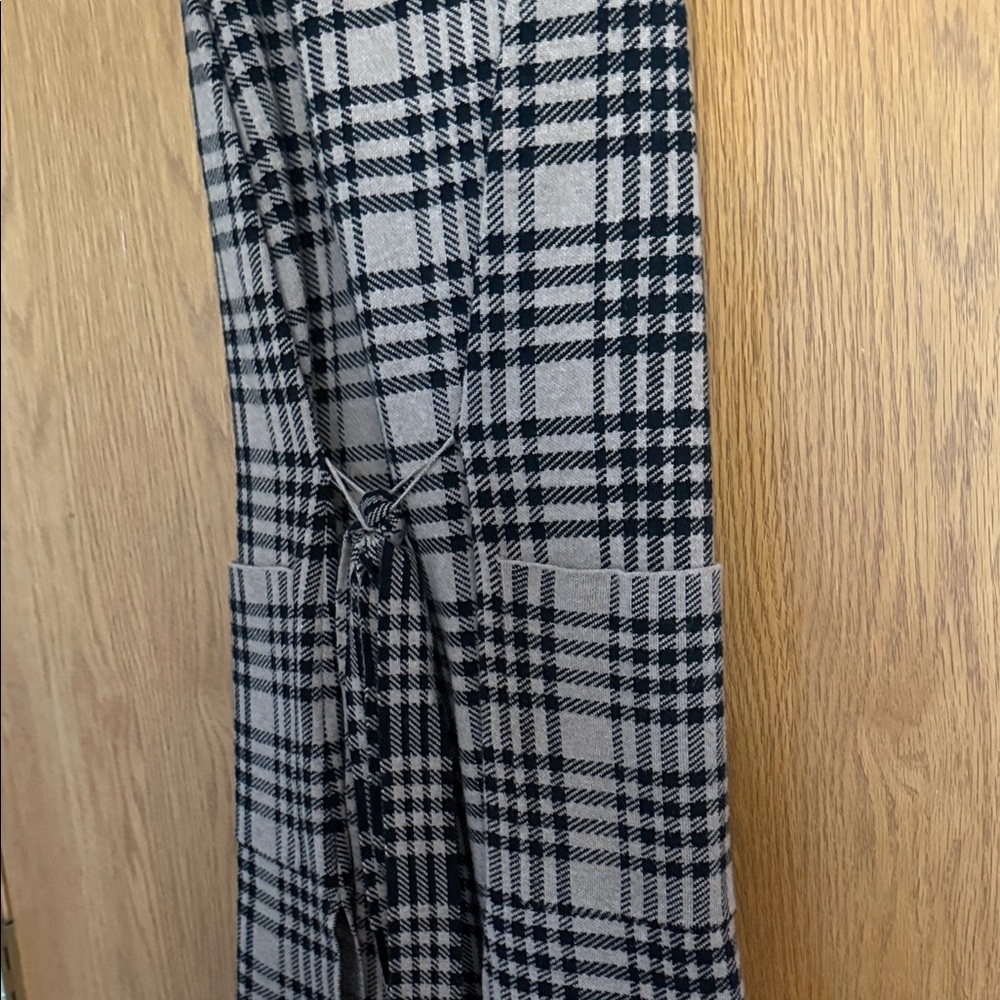 Plaid Sleeveless Vest- womens Medium - Picture 6 of 7